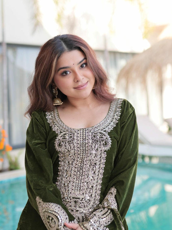 9000 Velvet Zari Coding Embroidered Top-Pant with Batwa