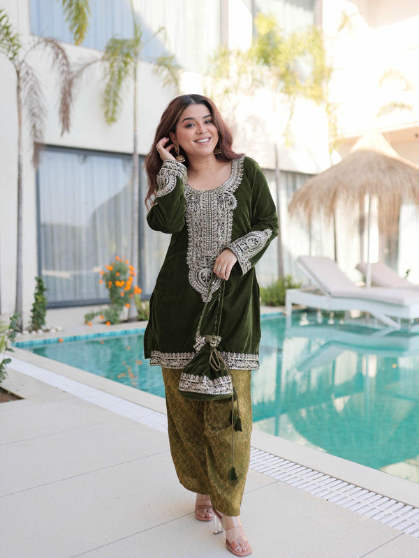 9000 Velvet Zari Coding Embroidered Top-Pant with Batwa