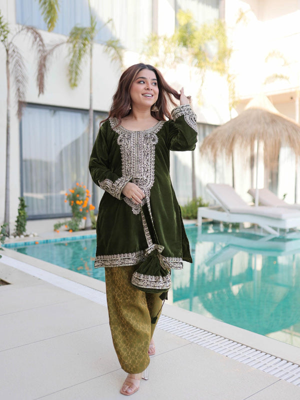 9000 Velvet Zari Coding Embroidered Top-Pant with Batwa