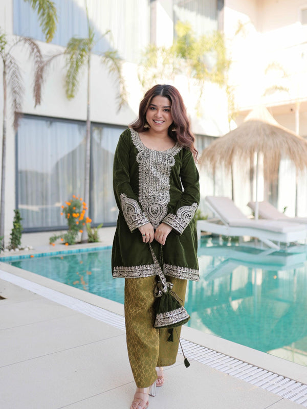 9000 Velvet Zari Coding Embroidered Top-Pant with Batwa