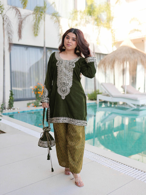 9000 Velvet Zari Coding Embroidered Top-Pant with Batwa
