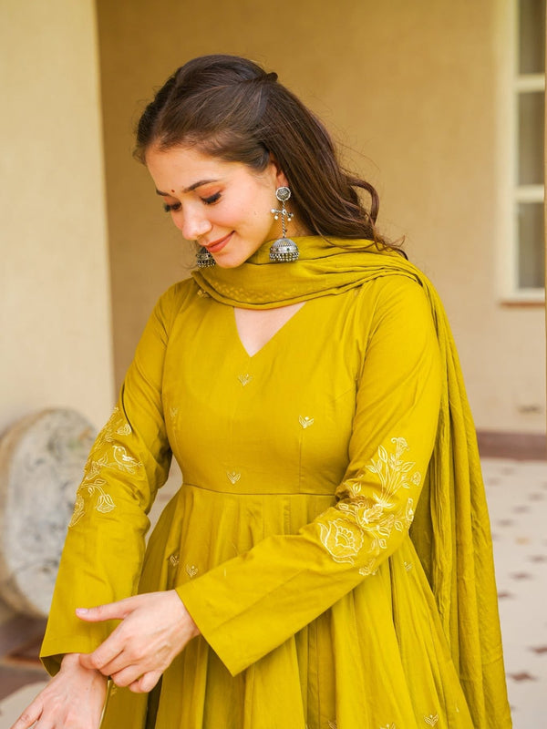 Viscose Chanderi Embroidered Kurti Pant Set with Embellished Chanderi Dupatta