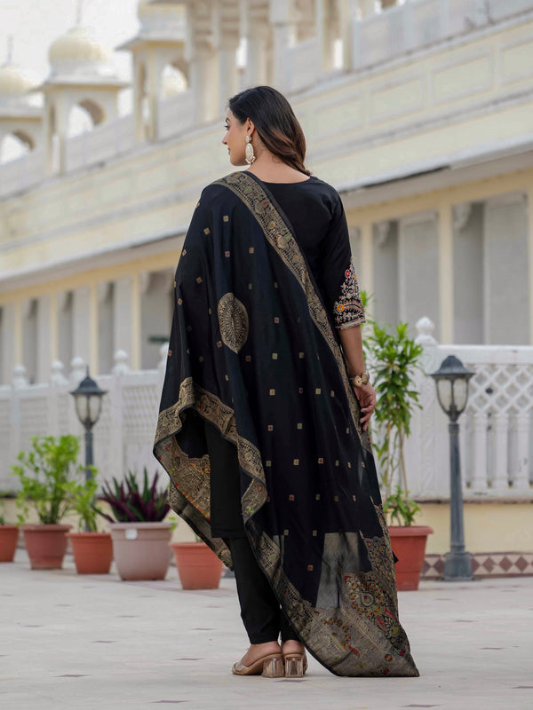Elegant Straight Kurti Pant Dupatta Set
